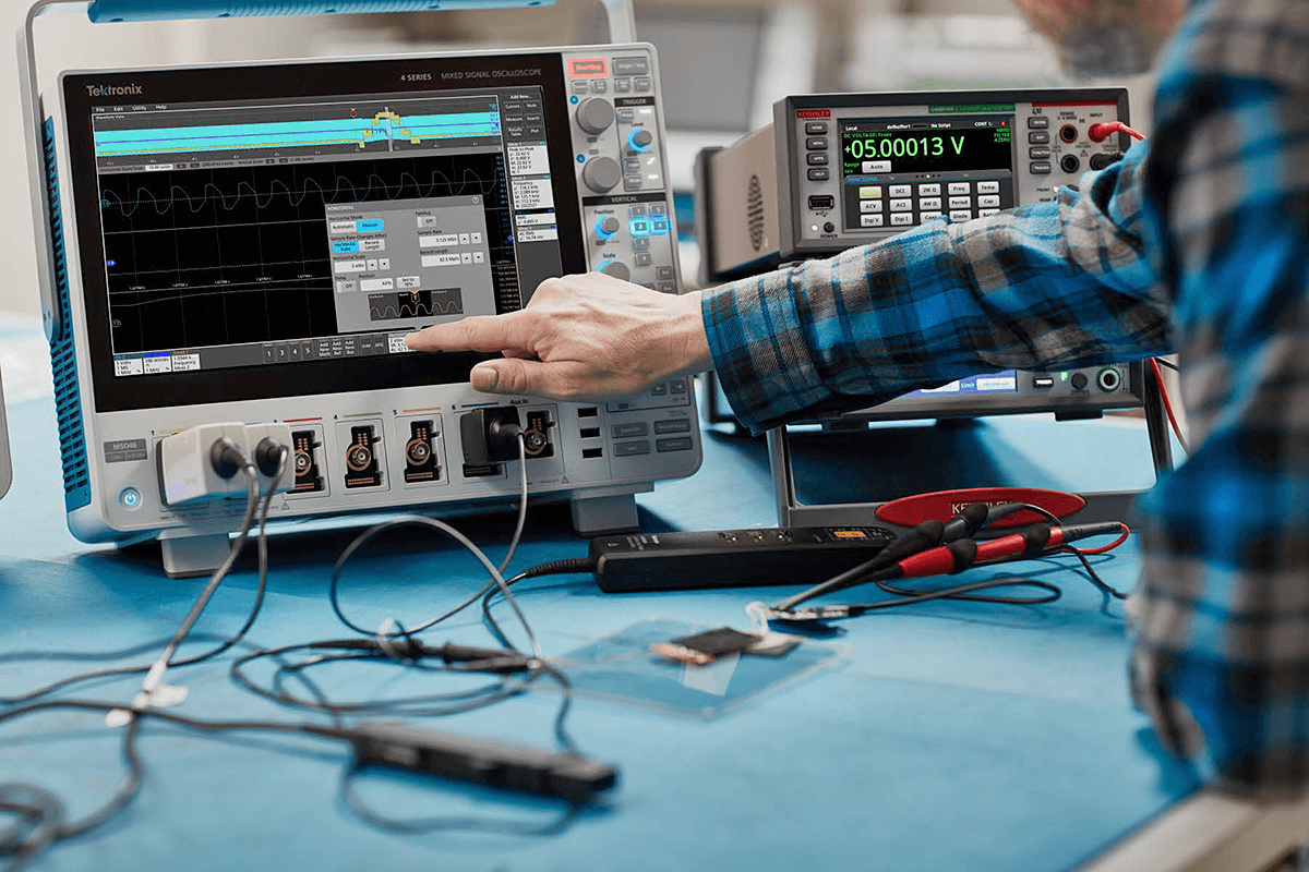 Tektronix MSO44B